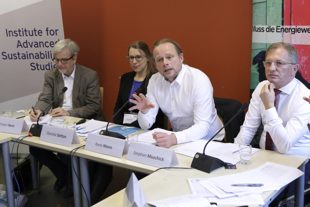 Pressekonferenz zum Sozialen Nachhaltigkeitsbarometer mit Ortwin Renn (IASS), Daniela Setton (IASS), René Mono (100% erneuerbar Stiftung) und Stephan Muschick (Innogy-Stiftung)